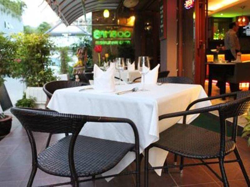 Hemingway'S Hotel Patong Exteriör bild