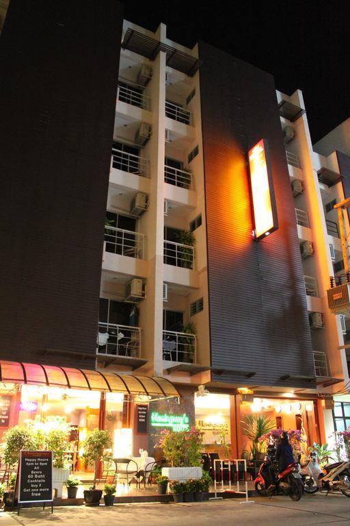 Hemingway'S Hotel Patong Exteriör bild