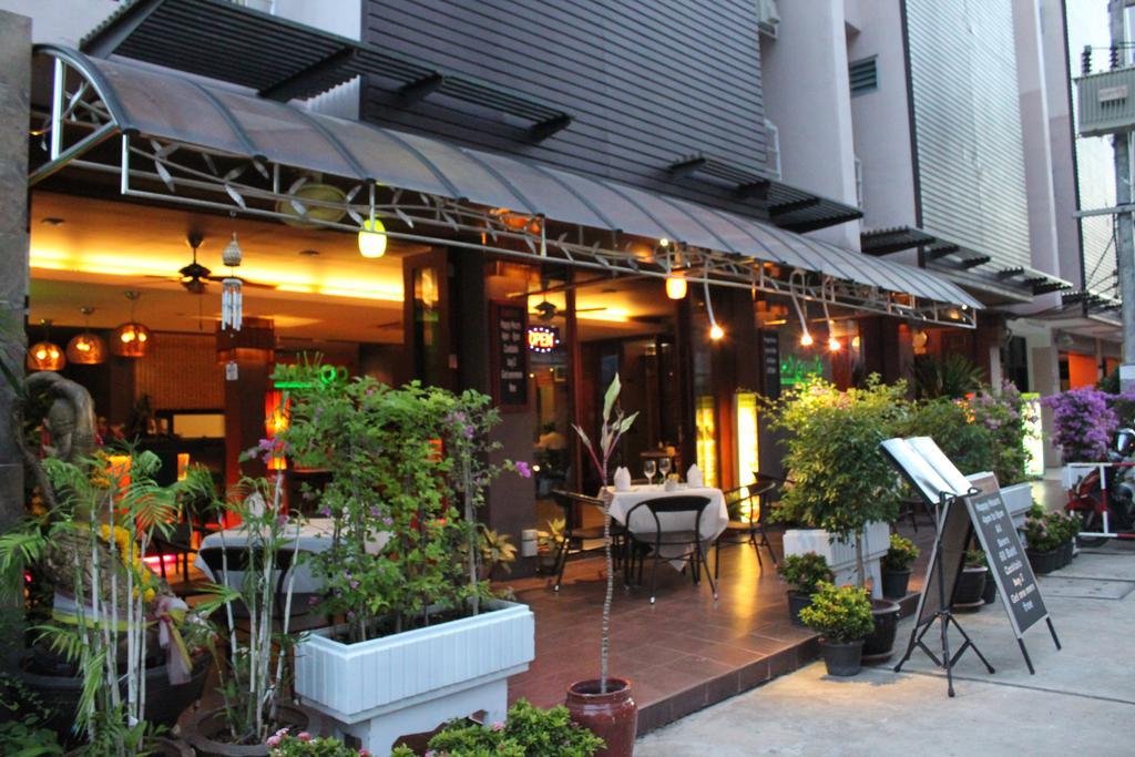 Hemingway'S Hotel Patong Exteriör bild